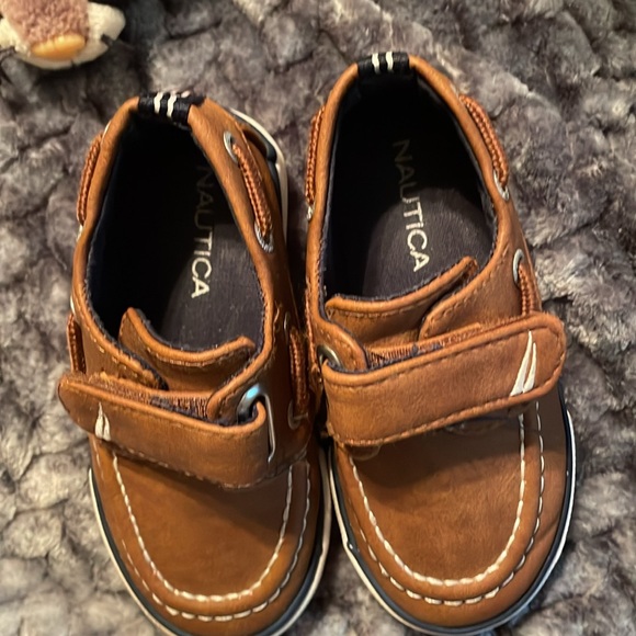 NAUTICA LIL BOYS DECK SHOES SZ:6 BROWN LEATHER W VELCRO CLOSURE LIKE NEW - Picture 1 of 6